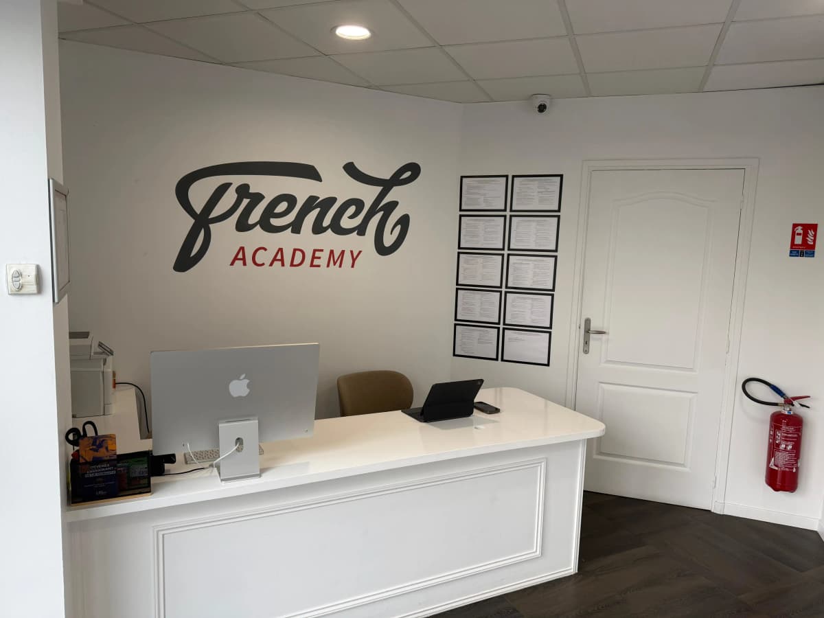 Entrée du centre French Academy Les Lilas